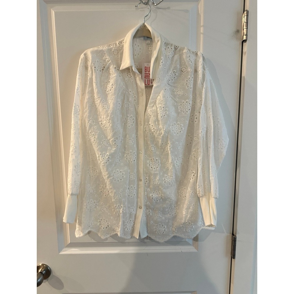 NEW White Eyelet Long Sleeve Top Size M Summer Beach Resort Cruise